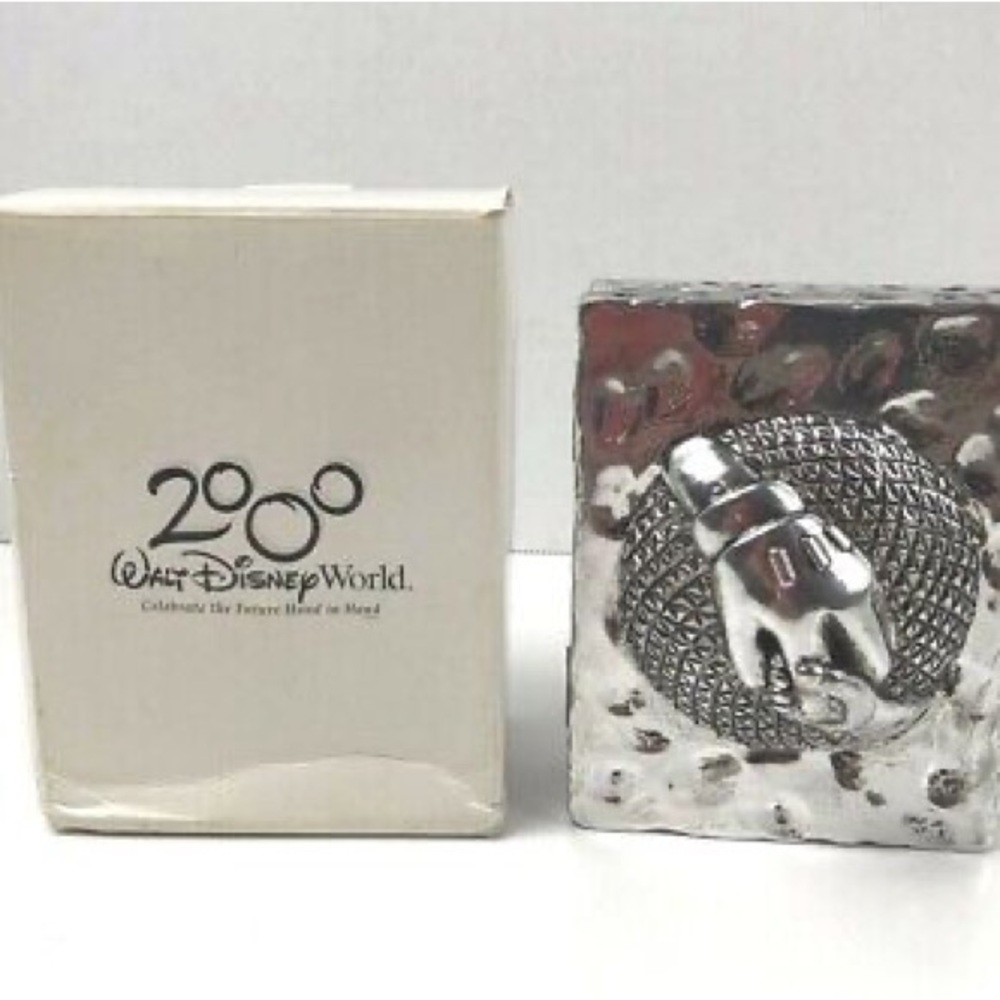 Walt Disney World 2000 Celebrate the Future Hand in Hand Picture Frame Box